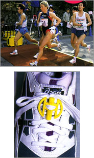 チャンピオンチップとは、シューズの靴紐部分に付ける直径3cm、重量約3gの小型発信器