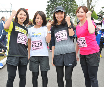 左から関真美子さん、松尾彩美さん、黒坂美音さん、徳田さやかさん。